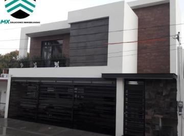 Casa · 360m² · 4 Recámaras · 3 Estacionamientos · (Mxcv2556) Casa en Venta Col. Altavista Info