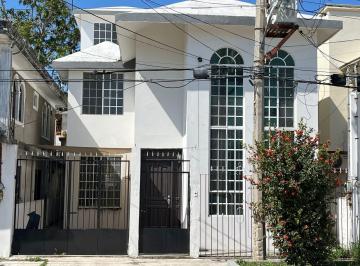 Casa · 3 Recámaras · 1 Estacionamiento · Casa en Renta Col. Benito Juarez