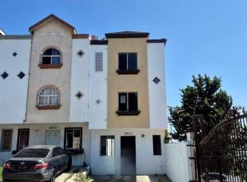 6bf963602e8816b832361f03057bc464b62ca98a53ba44a4b38cfe9d0f7893af · La Casa en Renta en Jardines de Agua Caliente