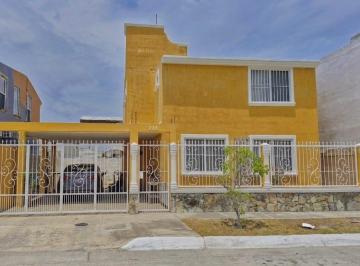 Casa · 146m² · 3 Recámaras · 2 Estacionamientos · Casa en Conjunto Habitacional 18 de Marzo
