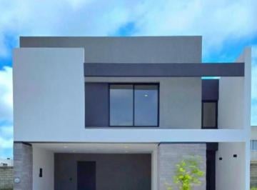 Casa · 170m² · 3 Recámaras · 2 Estacionamientos · Linda Casa en Venta Lomas de La Rioja