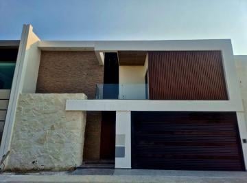 Casa · 250m² · 3 Recámaras · 2 Estacionamientos · Excelente Casa en Venta Las Palmas