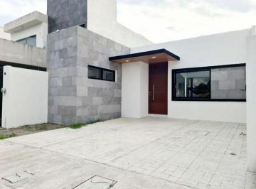 Casa · 158m² · 2 Recámaras · 2 Estacionamientos · Linda Casa en Venta Lomas de La Rioja