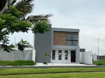 Casa · 182m² · 3 Recámaras · 2 Estacionamientos · Linda Casa en Venta Lomas de La Rioja Alvarado, ver