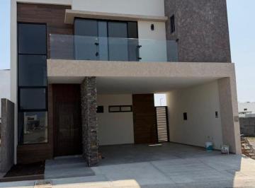 Casa · 204m² · 3 Recámaras · 2 Estacionamientos · Hermosa Casa en Venta Lomas de La Rioja