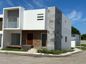 Casa · 160m² · 3 Recámaras · 2 Estacionamientos · Lomas del Dorado