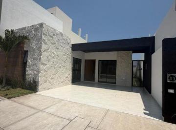 Casa · 137m² · 3 Recámaras · 2 Estacionamientos · Linda Casa en Venta Lomas de La Rioja