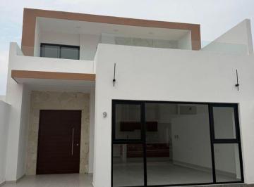 Casa · 155m² · 2 Recámaras · 2 Estacionamientos · Linda Casa en Venta Lomas del Mediterráneo