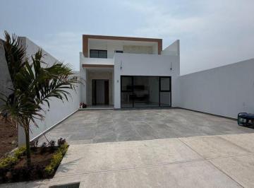 Casa · 155m² · 2 Recámaras · 2 Estacionamientos · Linda Casa en Venta Lomas del Mediterráneo