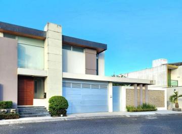 Casa · 440m² · 3 Recámaras · 2 Estacionamientos · Hermosa Casa en Venta Lomas Diamante