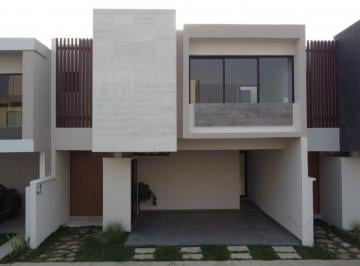 Casa · 14808m² · 4 Recámaras · 2 Estacionamientos · Hermosa Casa en Venta Fraccionamiento Lomas de La Rioja