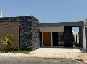 Casa · 209m² · 3 Recámaras · 2 Estacionamientos · Linda Casa en Venta Lomas de La Rioja