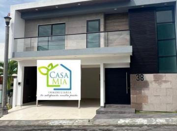 Casa · 200m² · 3 Recámaras · 2 Estacionamientos · Excelente Casa en Venta Lomas Residencial