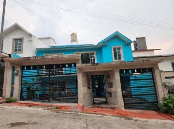 Casa · 291m² · 4 Recámaras · 3 Estacionamientos · Casa en Venta en Lomas Verdes Sexta Seccion, en Calle con Vigilancia