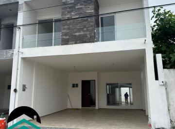 Casa · 209m² · 3 Recámaras · 2 Estacionamientos · (Mxcv2519) Casa en Venta Col. Loma del Gallo Info