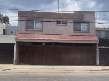 Casa · 351m² · 5 Recámaras · 3 Estacionamientos · Bonita Casa en Venta en La Andrade
