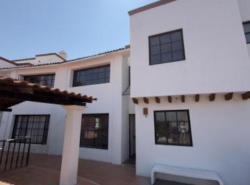 Casa · 230m² · 5 Recámaras · 2 Estacionamientos · Casa en Calesa