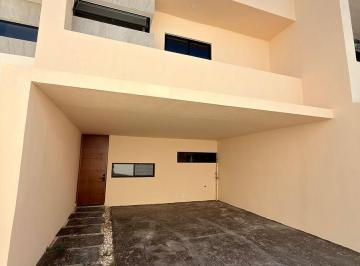 Casa · 127m² · 2 Recámaras · 2 Estacionamientos · Townhouse en Venta en Mérida, Temozón Norte, 3 Niveles