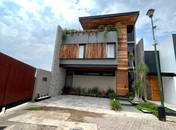 Casa en condominio de 3 habitaciones, Zapopan · Casa en Venta en Los Almendros, por Costco de Cañadas