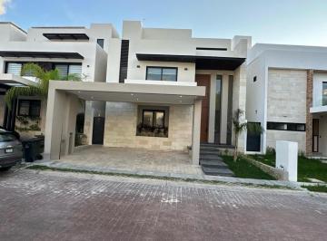 Casa · 394m² · 4 Recámaras · Casa - Fraccionamiento Vía Cumbres
