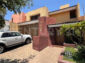 Casa · 423m² · 6 Recámaras · 2 Estacionamientos · Casa en Venta a 5 Min. de Andares, Patria Universidad, Zapopan