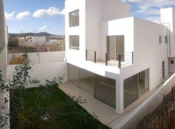 Casa de 4 habitaciones, Querétaro · Casa con 4 Recámaras en Renta, 300 m² Superficie de Terreno, Cumbres del Lago Querétaro