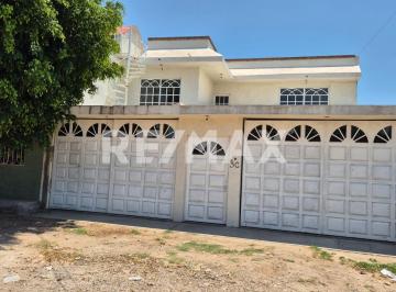 Casa · 290m² · 5 Recámaras · Casa en Venta en Aldama - (4)