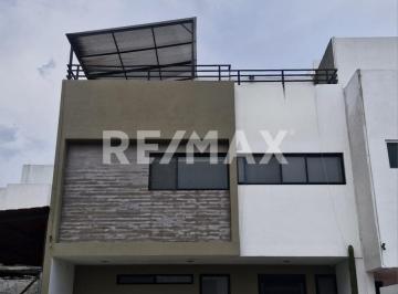 Casa en condominio · 276m² · 2 Recámaras · 2 Estacionamientos · Casa en Renta en Milenio III Condominio Lucépolis - (4)
