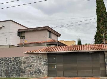 Casa · 450m² · 3 Recámaras · 2 Estacionamientos · Casa en Renta - (4)