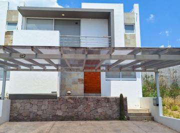 Casa de 3 habitaciones, Querétaro · Casa en Renta en El Refugio, con Terraza y Jardin!