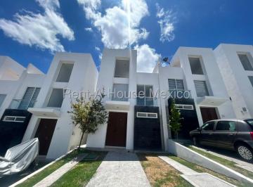Casa de 3 habitaciones, El Marqués · Casa en Renta en Zibata con Roof | 3 Recamaras | Amenidades