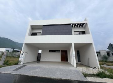Casa · 402m² · 4 Recámaras · 3 Estacionamientos · Casa en Fraccionamiento Pedregal de La Montaña