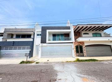 Casa de 3 habitaciones, Boca del Río · Casa en Venta Fente a Parque en Fraccionamiento Costa de Oro, Boca del Rio
