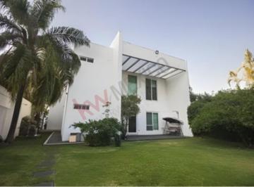 N/A · Casa de Lujo en Venta con Alberca y Estilo Contemporáneo en Las Fuentes, Zapopan, Jalisco