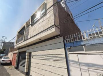 Casa de 4 habitaciones, Miguel Hidalgo · Casa en Venta en La Colonia Obsrvatorio en La Calle Coronel Letechipia 14, Ciudad de México.