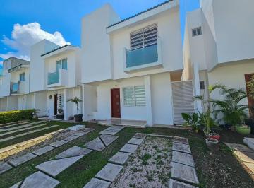 69ac6d9f528f6ad46e35478d8f1fda3ff72c65282580a59cea4b2a1f12bfff30 · Casa en Renta · 3 Recámaras + Estudio · Quintas Kavanayen · Av 135