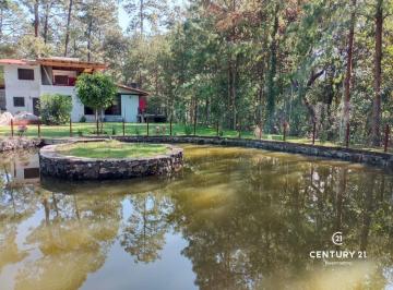 Casa de 2 habitaciones, Valle de Bravo · Casa en Renta en El Castellano, Acatitlan, Valle de Bravo