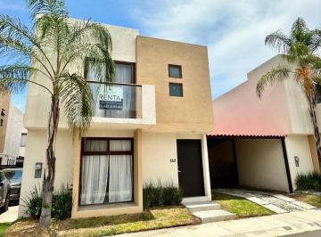 Casa en condominio de 3 habitaciones, Corregidora · Renta Casa Puerta Real Privada Seguridad Alberca Cerca Colegios Universidad