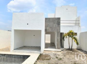 Casa · 110m² · 3 Recámaras · 3 Estacionamientos · Casa Ideal Para Descanso con Alberca en Yautepec, Morelos