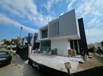Casa · 268m² · 4 Recámaras · 4 Estacionamientos · Casa en Casa Fuerte