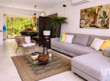 Casa · 142m² · 3 Recámaras · 2 Estacionamientos · Casa de 3 Recámaras en Residencial de Lujo en Cancún