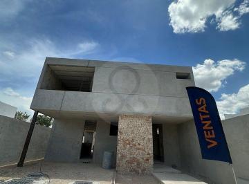 Casa · 252m² · 3 Recámaras · 2 Estacionamientos · Casa en Preventa en Conkal, Yucatán Dentro de Privada y con Amenidades