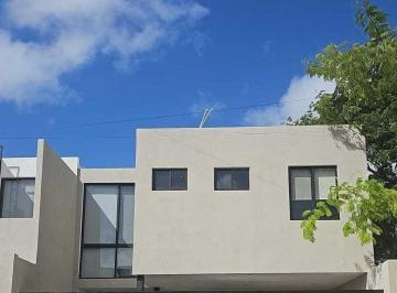 Casa · 202m² · 3 Recámaras · 2 Estacionamientos · Casa en Venta Rh en Temozon Norte