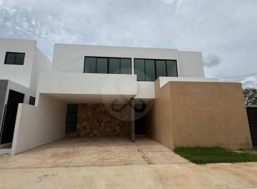 Casa · 31m² · 4 Recámaras · 2 Estacionamientos · Casa en Venta en Cholul