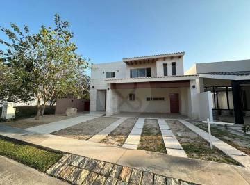 Casa · 426m² · 4 Recámaras · 4 Estacionamientos · Casa en Venta en Cholul