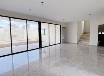 Casa · 326m² · 4 Recámaras · 4 Estacionamientos · Casa en Venta en Cholul