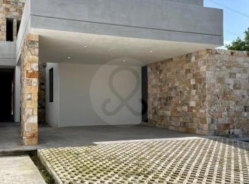 Casa · 330m² · 4 Recámaras · 4 Estacionamientos · Casa en Venta en Temozón Norte