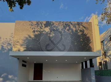 Casa · 348m² · 3 Recámaras · 3 Estacionamientos · Casa en Venta en Yucatán Country Club