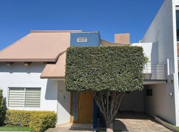 Casa · 245m² · 3 Recámaras · 2 Estacionamientos · Estupenda Casa en Miravalle