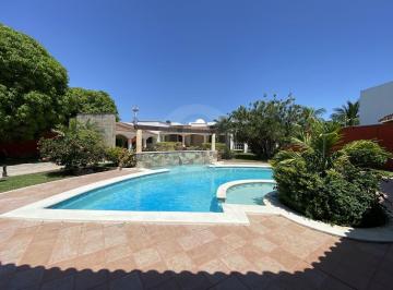 Casa · 494m² · 4 Recámaras · 3 Estacionamientos · Casa en Venta en Santa Rita Cholul